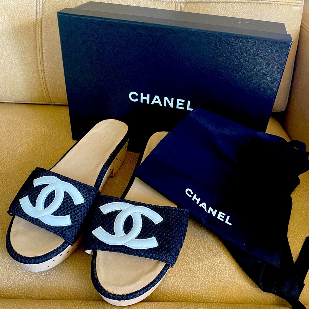 LAST REDUCTION-LOWEST price on market🥰EUC-20P Chanel EU-40 Huge CC Logo Slides
